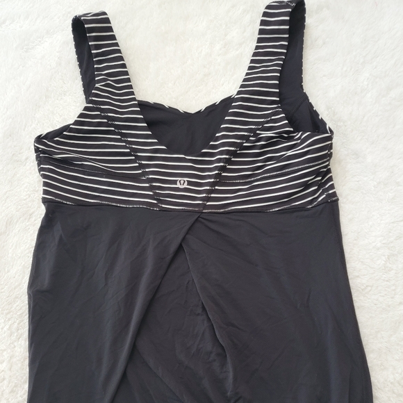 Lululemon tank  SZ 8 Tame me tank black stripe - Picture 2 of 6
